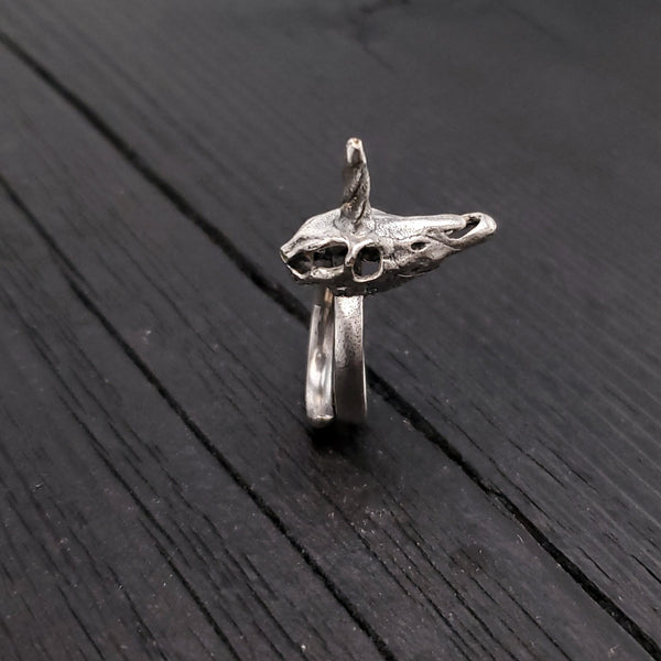 My little unicorn skull ring is cast in solid silver plated bronze, oxidized in the recesses to show off the fine details. It measures a mere 15/16&quot; (24mm) long and 3/8&quot; (10mm) at its widest point.